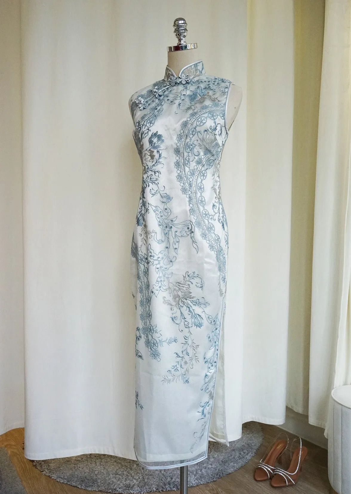 Alyssum Sleeveless Lace Qipao