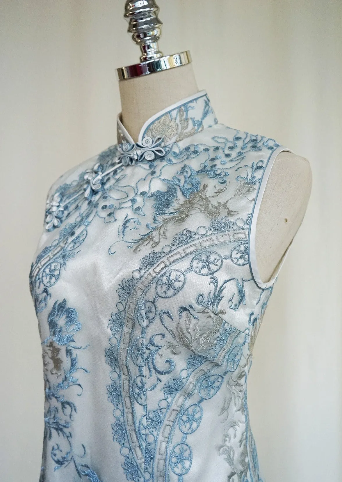 Alyssum Sleeveless Lace Qipao