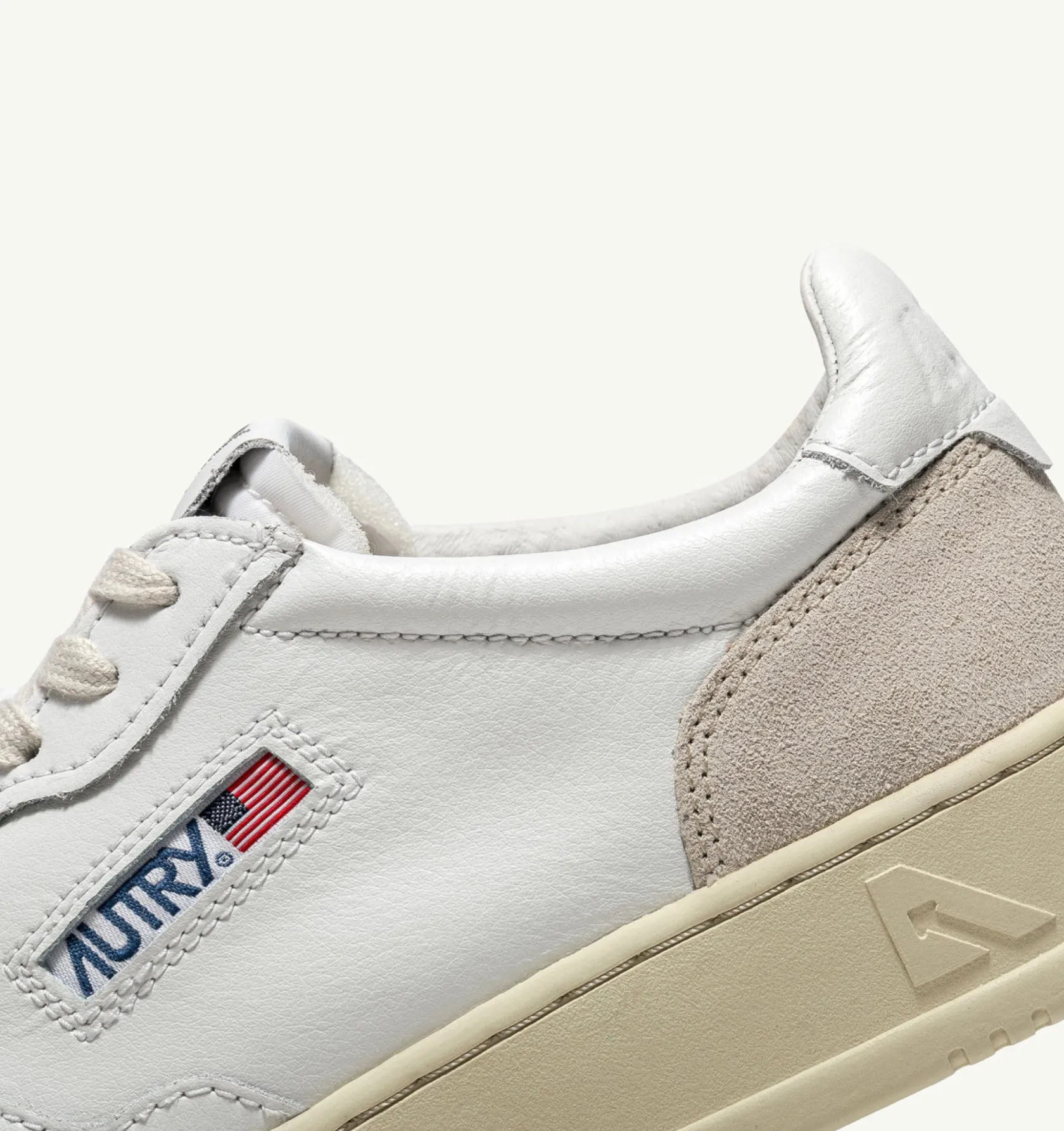 AUTRY - Medalist Womens - Suede / White