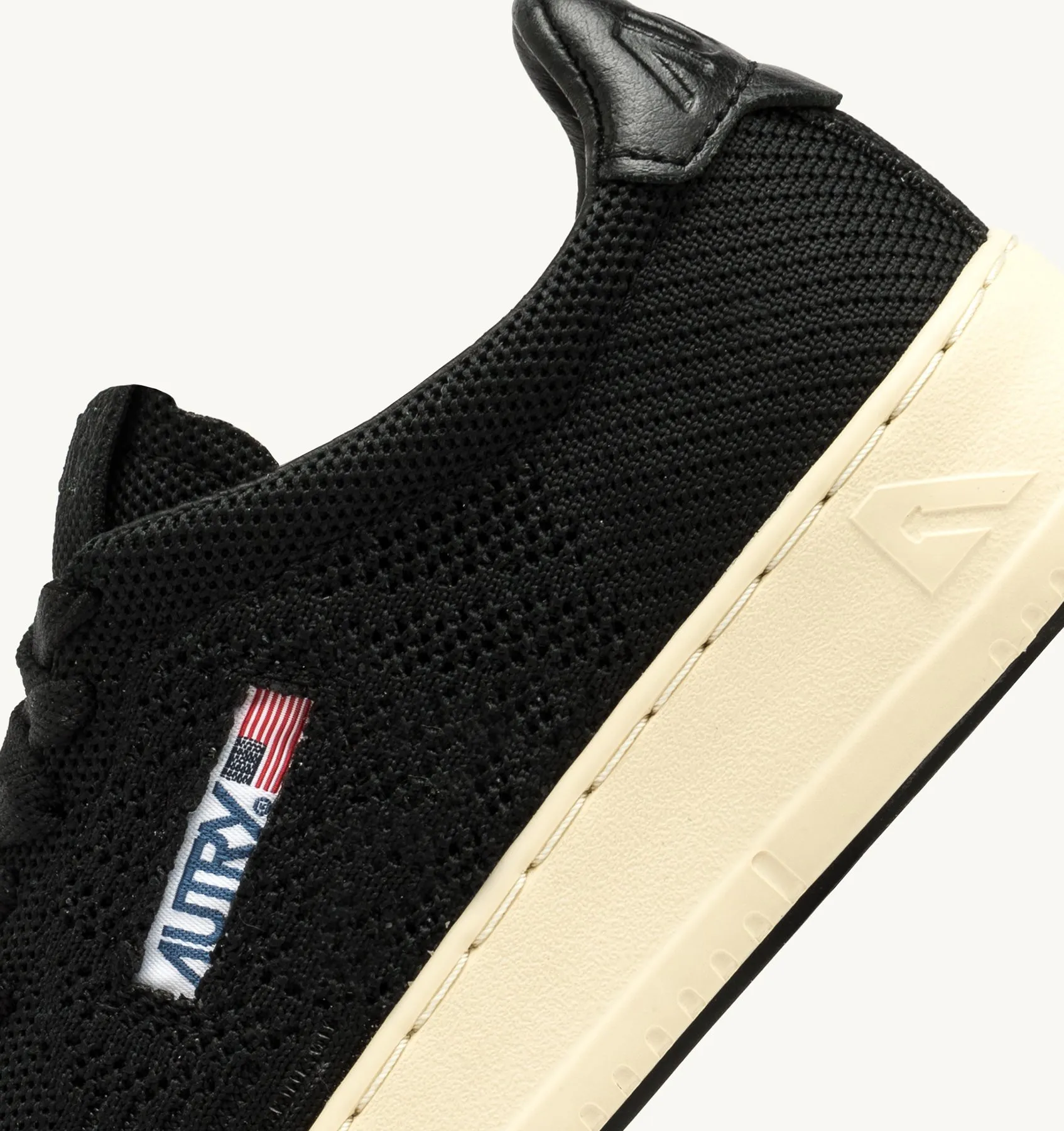 AUTRY NEW ARRIVALS MAN MAN  EASEKNIT MEDALIST LOW SNEAKERS IN BLACK COLOR FABRIC