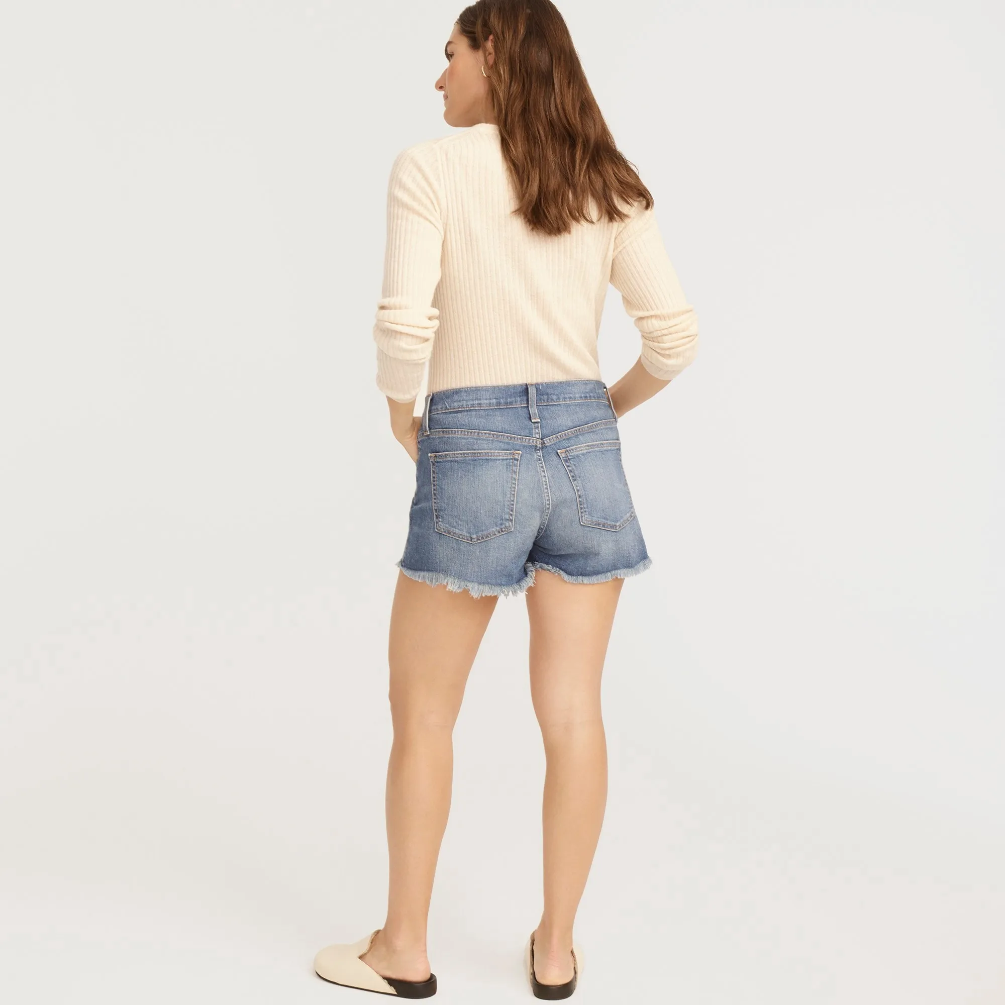 Mid-rise denim short in Squash wash